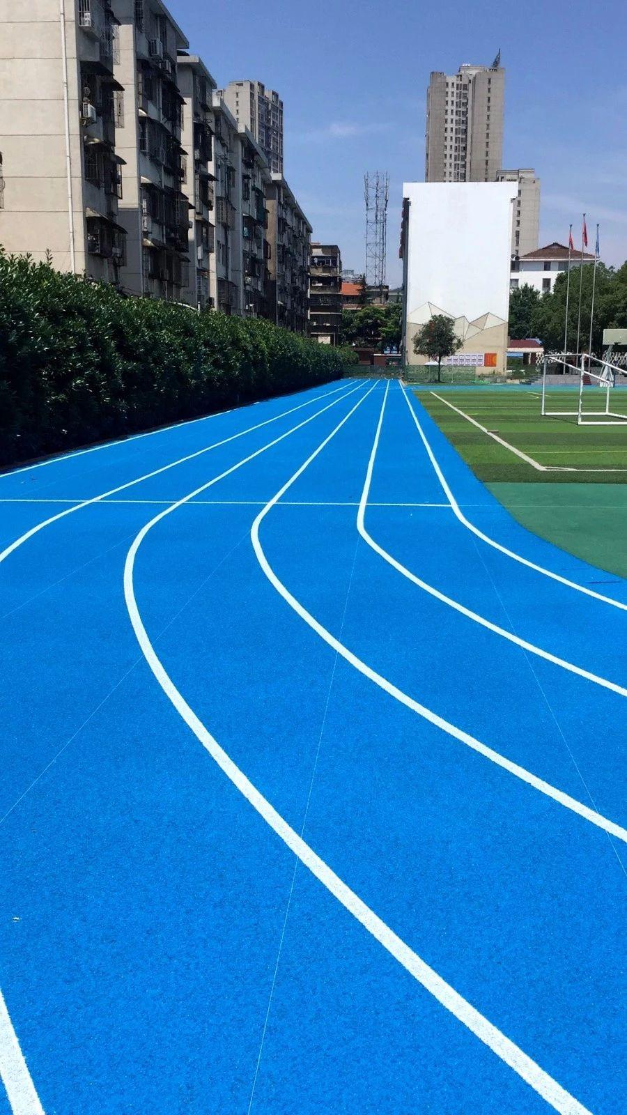 尽情奔跑吧!在蓝色跑道上