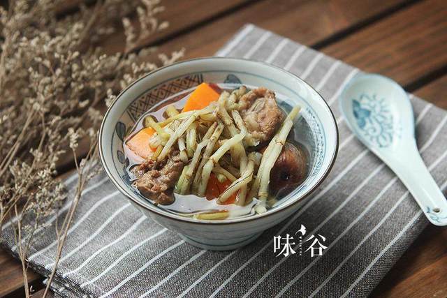 鱼腥草胡萝卜猪骨汤