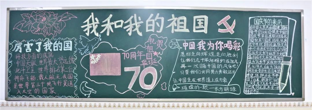 清晨的第一缕阳光洒在天安门前巍峨的华表上,鲜红的五星红旗冉冉升起