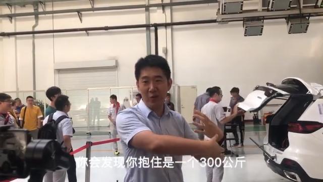 「格格育儿」10公斤孩子相当于300公斤，不安装安全座椅，意外时你能抱得住？