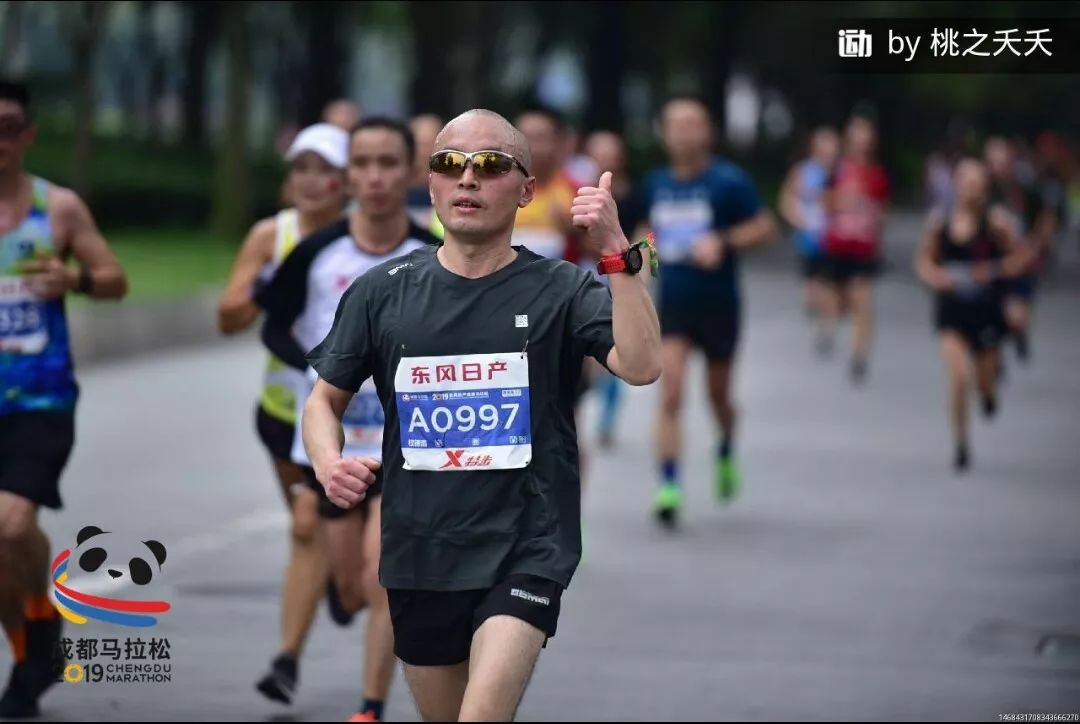 擂主陈长光完赛成绩:2:56:10"必迈装备款式别致,低调舒适.