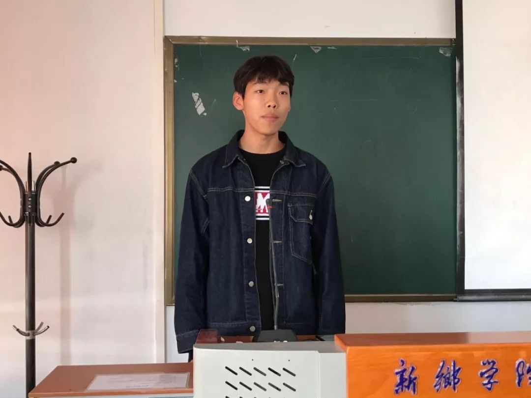 姓名:陈嘉乐部门:纪检部座右铭:只要起的早,学习就能好.