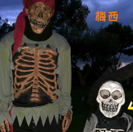 那不如拍个简单的vlog视频:给孩子讲个鬼故事,一起做做鬼脸啥的——这