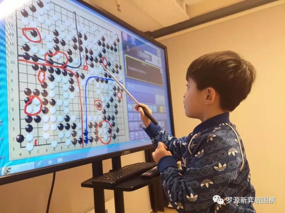 谦谦新弈航人工智能围棋教室巅覆传统教学模式实现双师教学