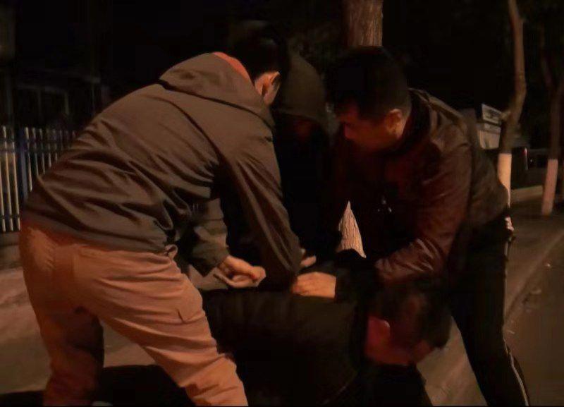 北京站内尾随进站旅客偷手机犯罪嫌疑人被刑拘