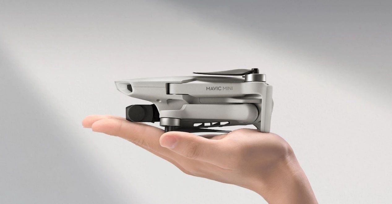 一台手机的重量和价格,大疆的 Mavic Mini 有点