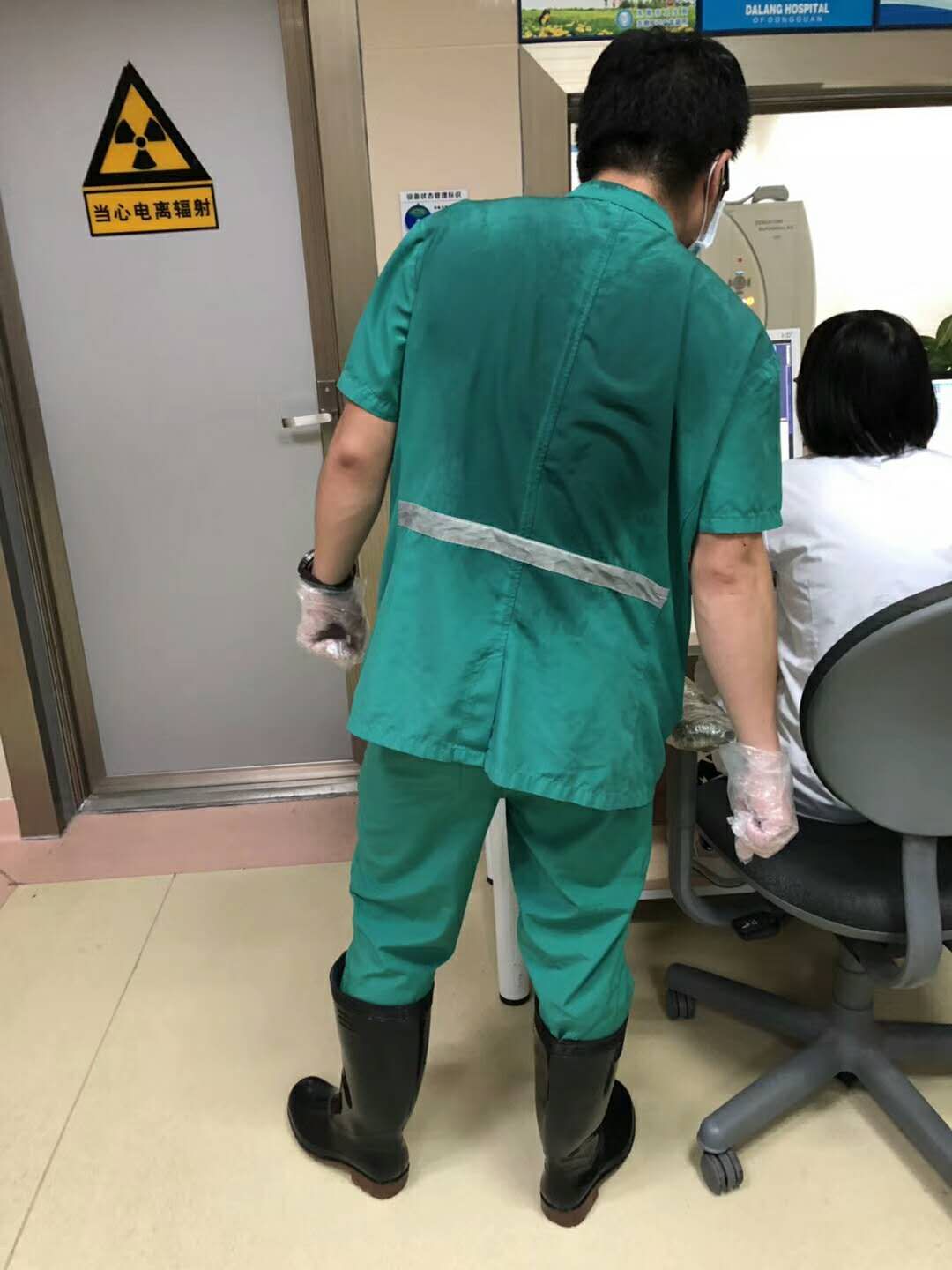 「莞香花开」刷屏了！这一抱，像极了妈妈的样子！