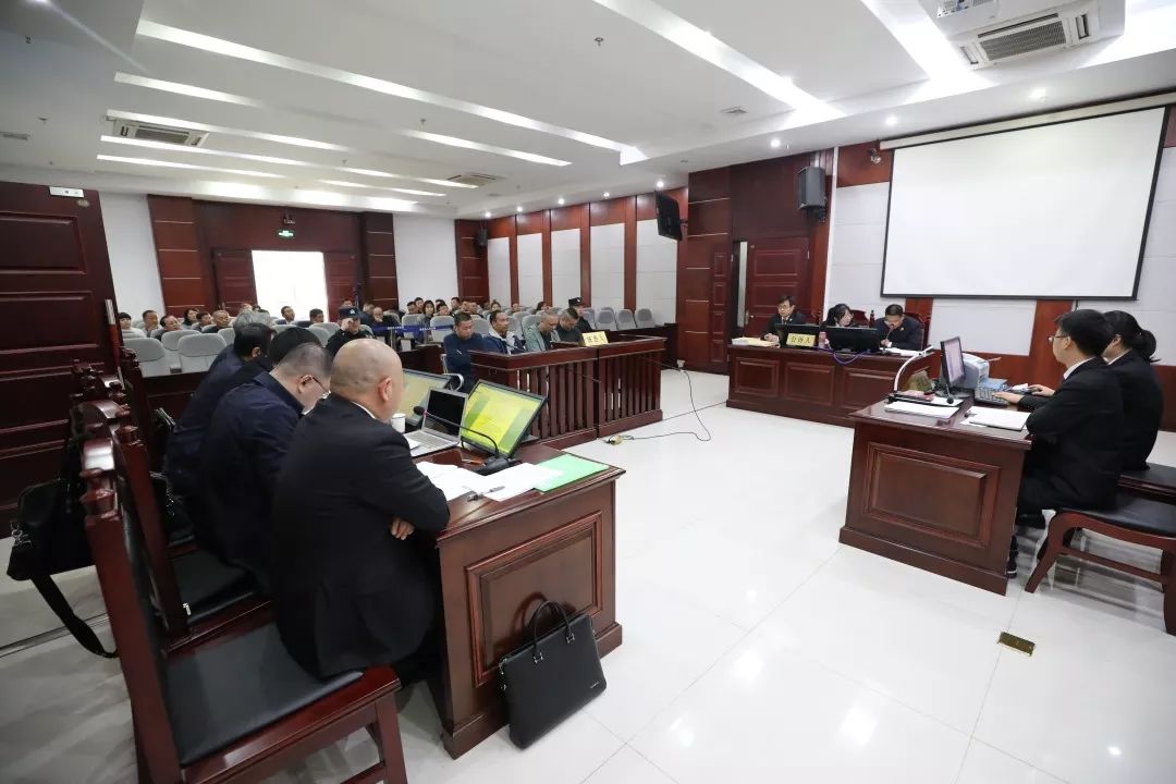 绩溪法院公开审理马某龙等四人涉恶案件