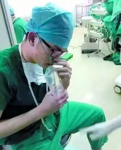 「莞香花开」刷屏了！这一抱，像极了妈妈的样子！