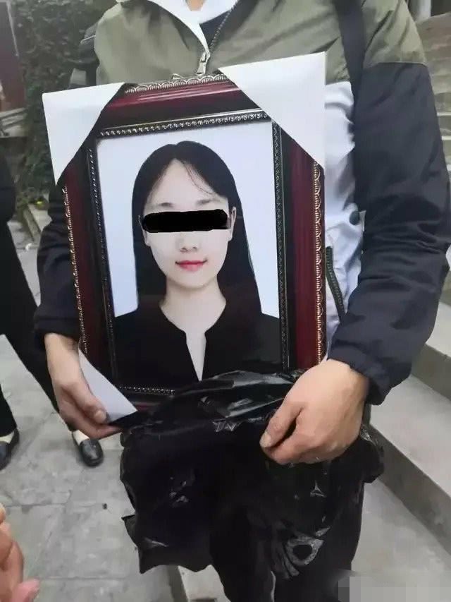 影楼套路太坑人贵州20岁女孩被骗近2万想不开后自杀