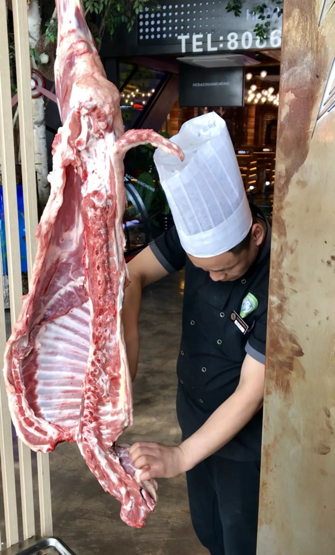 特别推荐 河坝羊肉汤放上羊酱 喝一口又香又辣浑身冒汗剔肉后羊骨头和