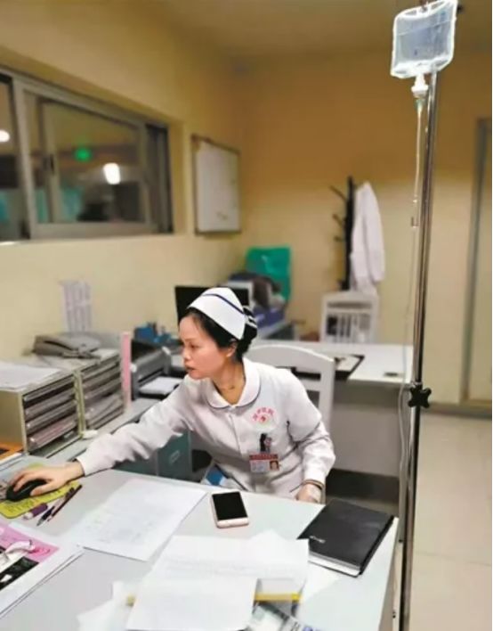 「莞香花开」刷屏了！这一抱，像极了妈妈的样子！