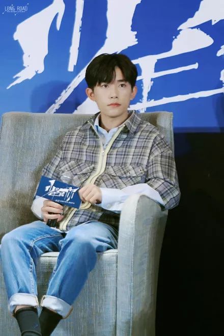 文娱新天地专访,千玺以为ng了很多次,导演和监