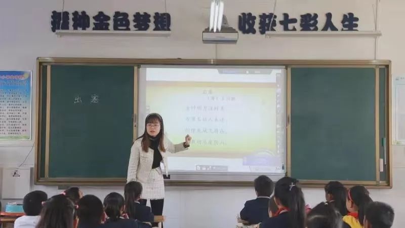 武汉开发区薛峰小学学生上课为什么配抢答器?