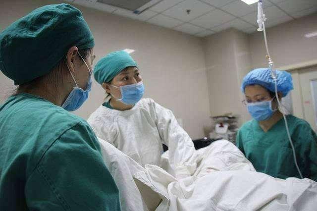 顺产后为何产妇要在产房多呆2小时黄金2小时对产妇很重要