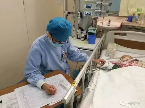 「莞香花开」刷屏了！这一抱，像极了妈妈的样子！
