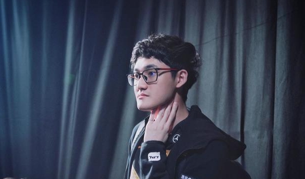 S9过半,LPL打野辈分图更新,IG宁王进T1,现役