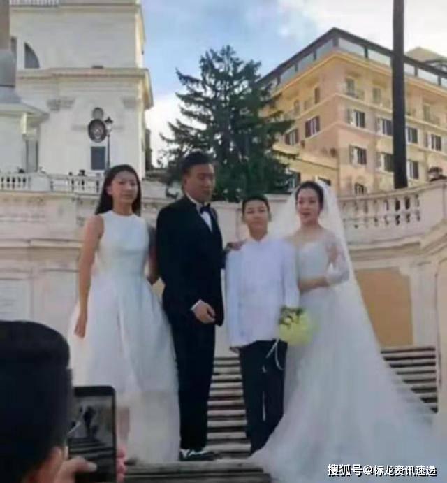 梦见老婆穿婚纱_鞠婧祎穿婚纱的照片(3)