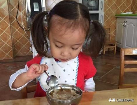 靓妈美娃：“你家孩子身高达标没？”对照2019最新标准身高表，家长要重视