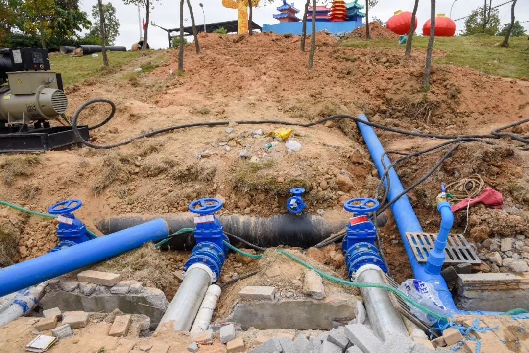 青源供水公司经过整合供水管网及设备，采取加大闽江取水方案，应急投入