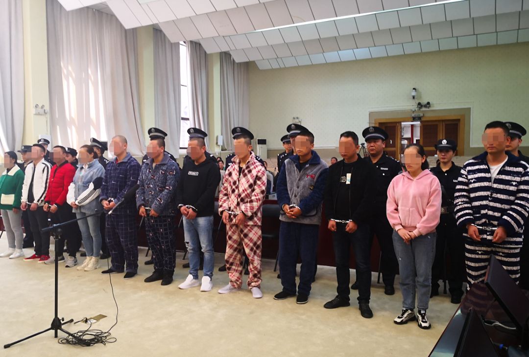 主犯被判无期贵阳一恶势力团伙10人领刑