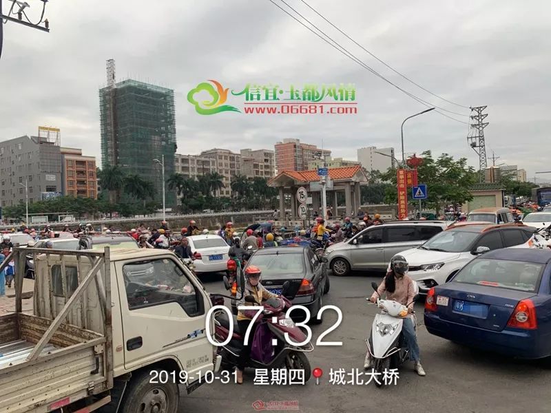 信宜城北桥大塞车,车主还敢强行加塞?新装的"电子眼"拍到你了