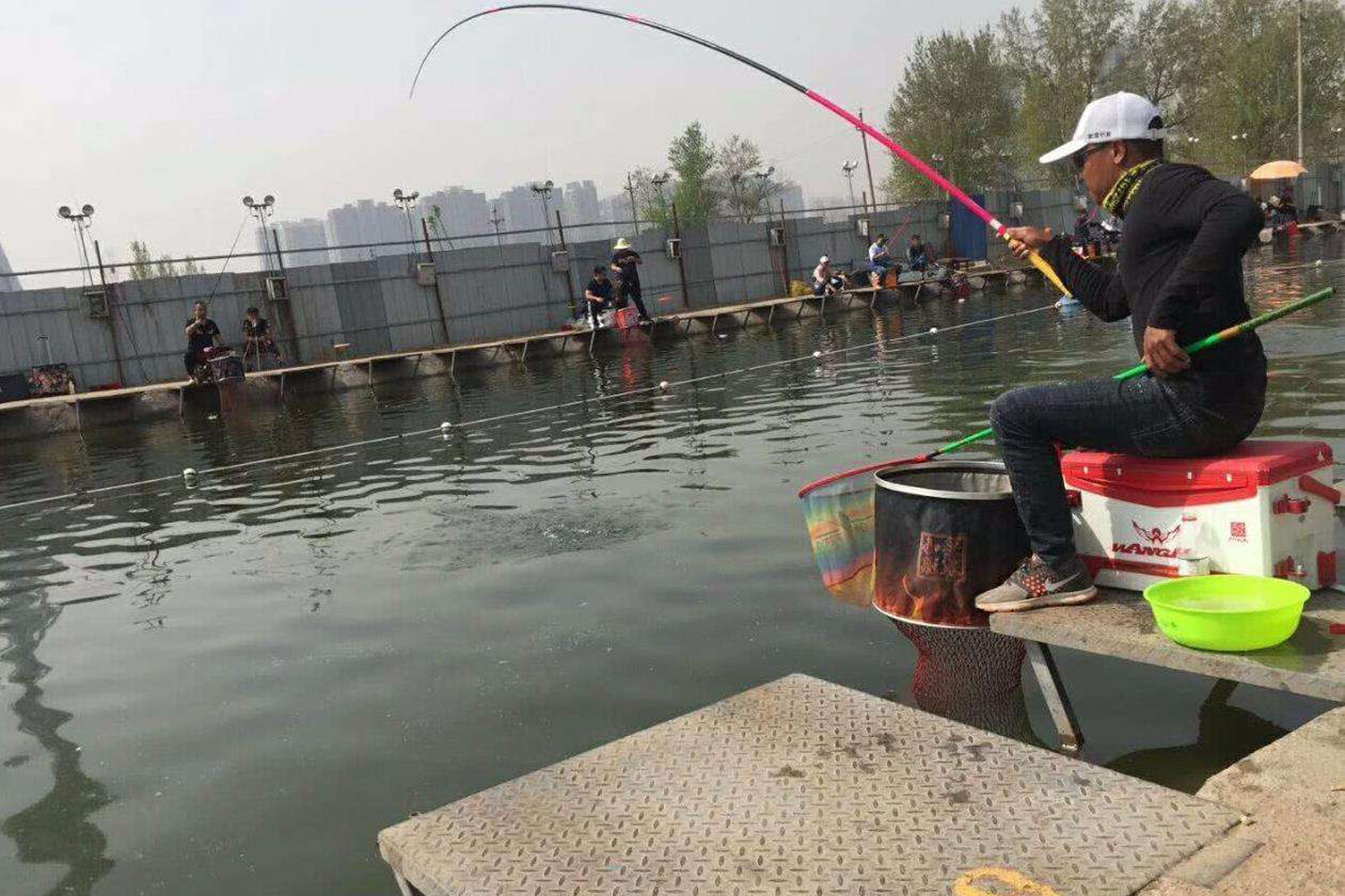 钓鱼应该如何打窝?钓鱼打窝的方法有哪些?实