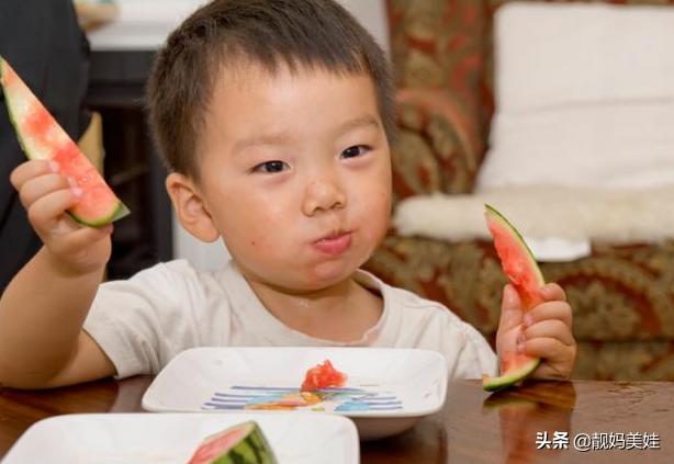 靓妈美娃：“你家孩子身高达标没？”对照2019最新标准身高表，家长要重视