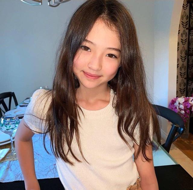 "yg小公主"ella,11岁的猫系小仙女,冷艳气质高级感满满,好美