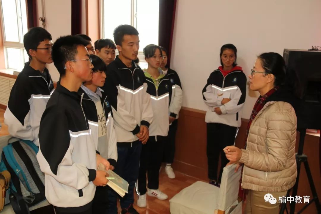甘肃兴华青少年助学基金会在榆中二中开展助学活动
