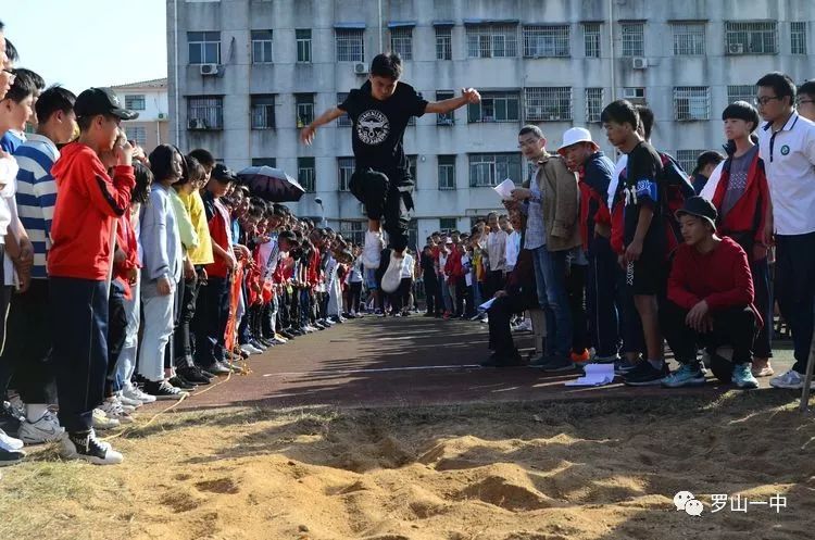 燃烧青春激情 弘扬奥运精神 ——罗山一中2019年秋季田径运动会隆重