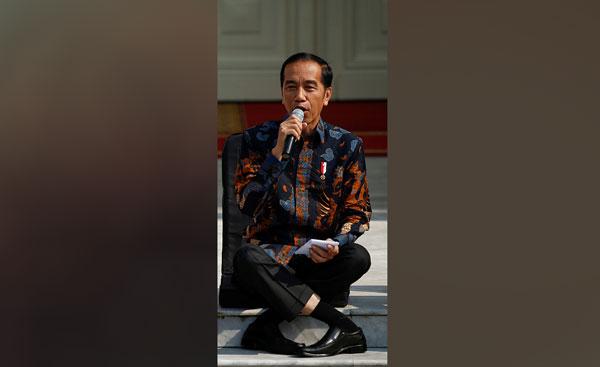 一个高难度盘腿坐姿，让印尼总统走红网络，网友争相模仿_挑战
