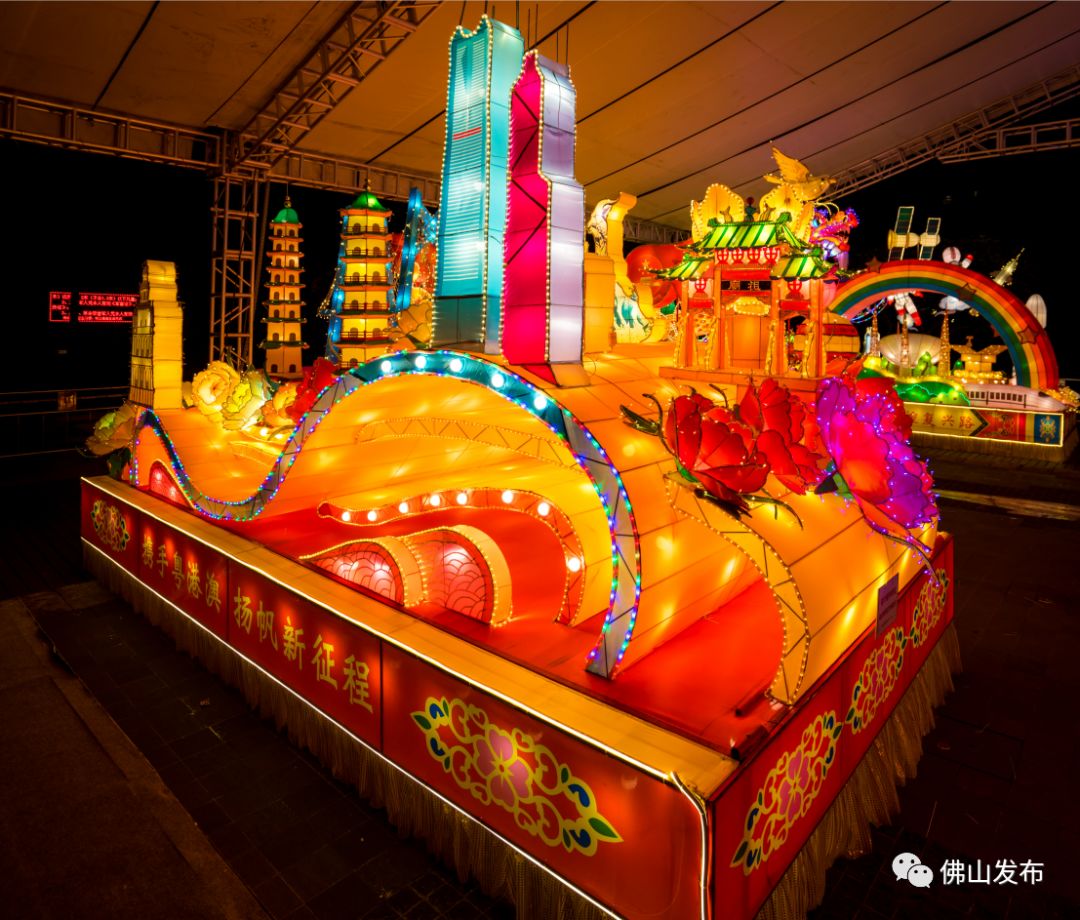 黄金阵容看秋色!小强全天霸屏剧透式直播,4K超