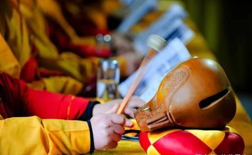 和尚念经猜成语_和尚念经图片(2)