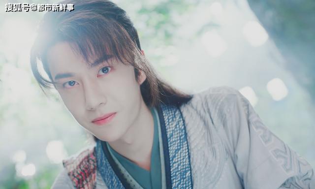 等了大半年:赵丽颖王一博新剧官宣了!眼神够狠:打戏好看!