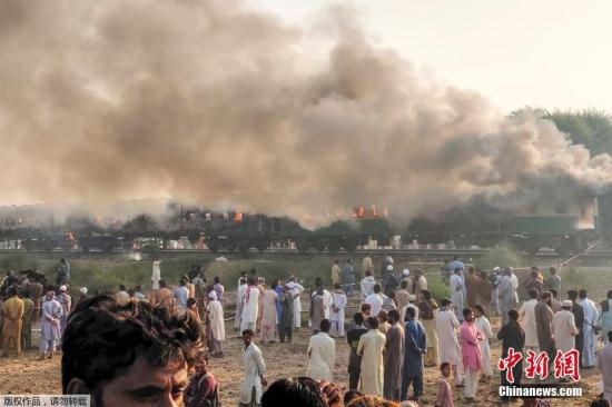 巴基斯坦列车大火已导致74人死亡另有44人受伤