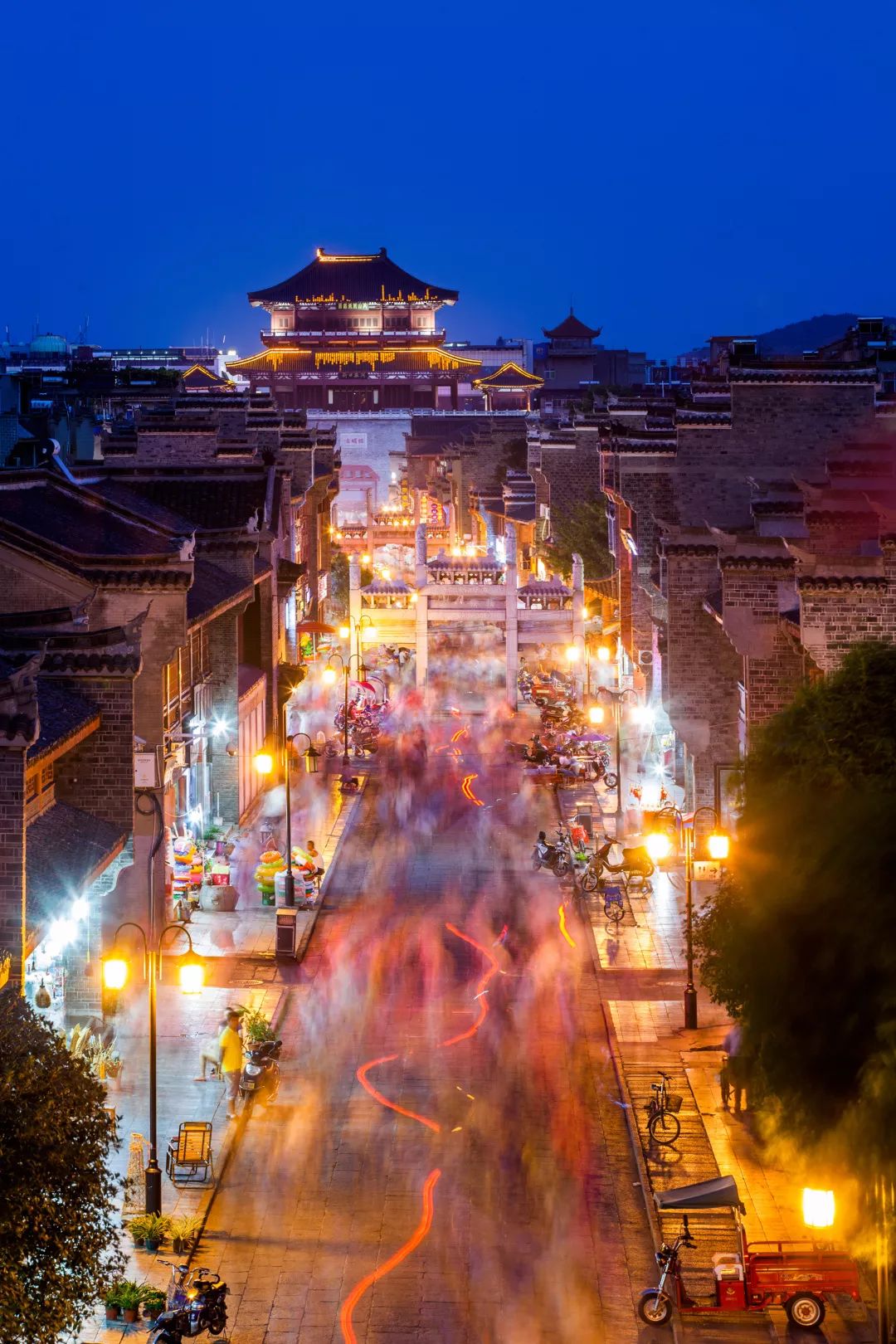 襄阳古城北街夜景 摄影 / 邓少宏