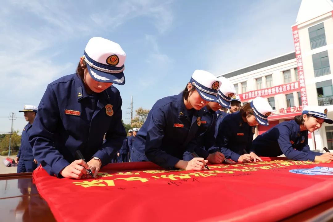 消防高等专科学校李瑞丰政委带队慰问第二届进博会消防安保增援学员