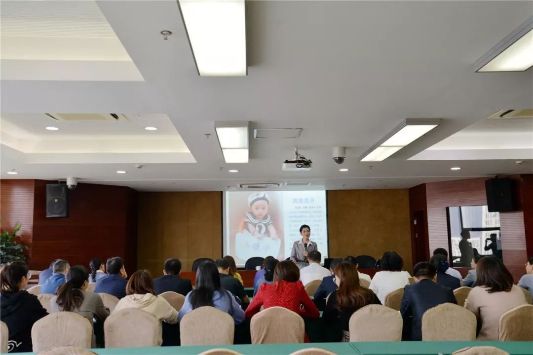 家风建设的讲座 cb3f8fff52b14259a9c3d68547e0c70f.jpeg