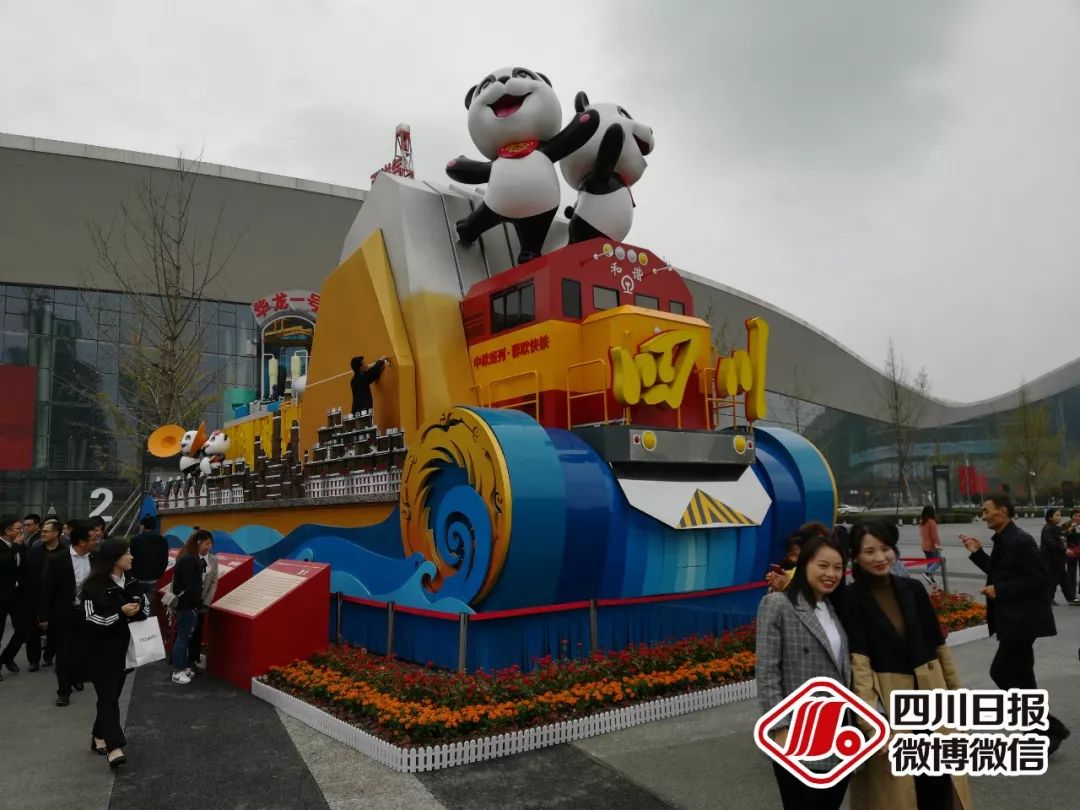 国庆游行的四川彩车在成都免费展出!快去打卡