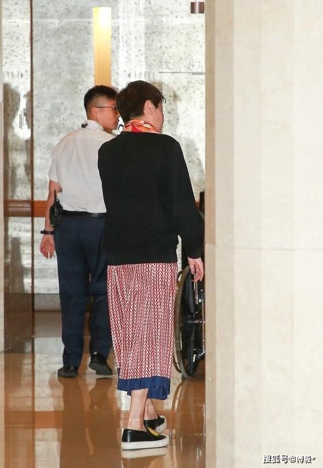 原创 奚梦瑶产子后四太梁安琪亲