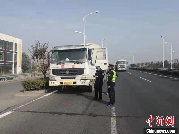 江苏将从11月4日起禁止超限超载车辆驶入高速公路