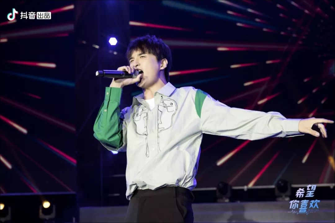 音乐现场翻唱抖音歌曲 e0289c2e8e914213aaeeb7a81b211364.jpeg