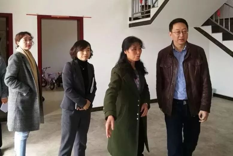 10月29日,雅安市水利局局长于冀川一行到天全县调研贫困户安全饮用水