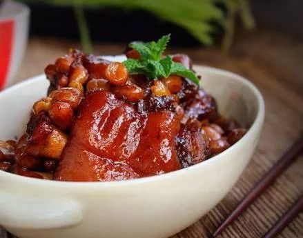 猪脚怎么炖才不油 faee1cb3a23244748a7db6e6405f9806.jpeg