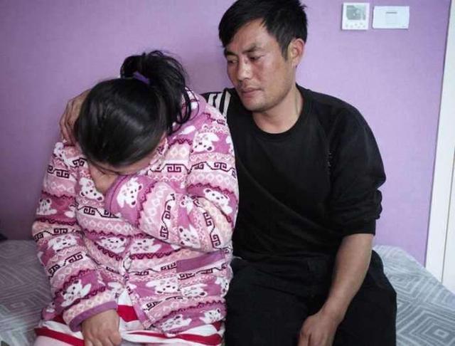 「母婴参考」宝妈要出差，孩子交给奶奶带，回家一看成这样，妈妈放声大哭