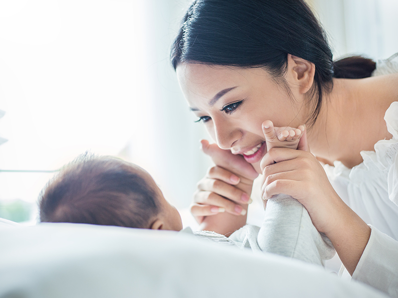 新生儿哺育母乳的艰辛过程