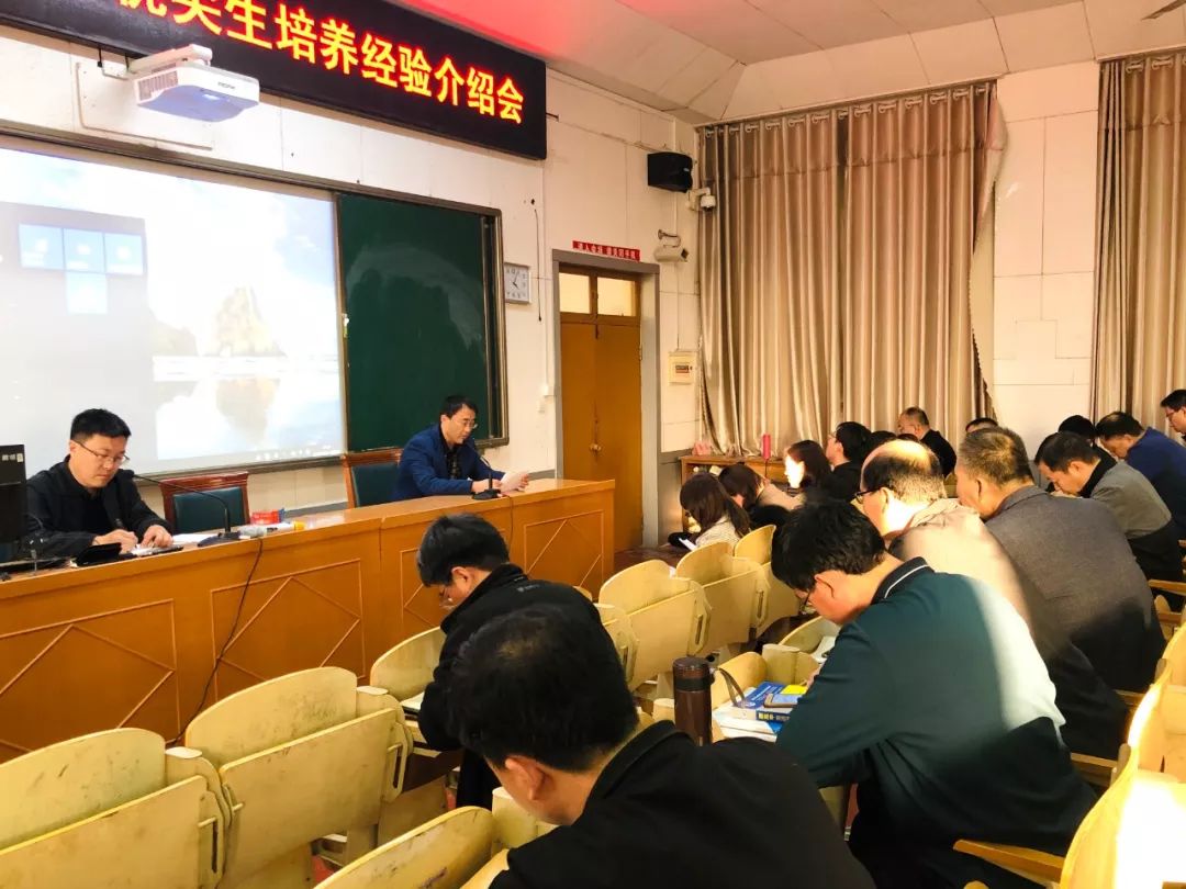 广饶一中二校区召开2019年高考优尖生培养经验交流会