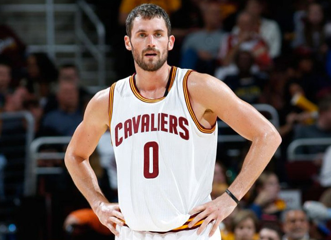 威少生涯最高58分24助20板8断,同届乐福和比斯利呢