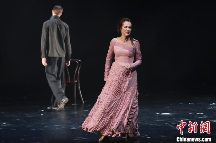 俄罗斯话剧《安娜·卡列尼娜》揭幕2019北京国际青年戏剧节